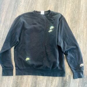 Nike Men's Black and Green Crewneck Sweater